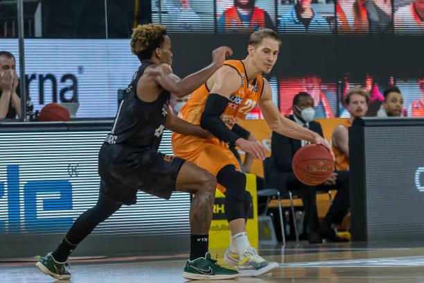 突尼斯防守 突尼斯防守